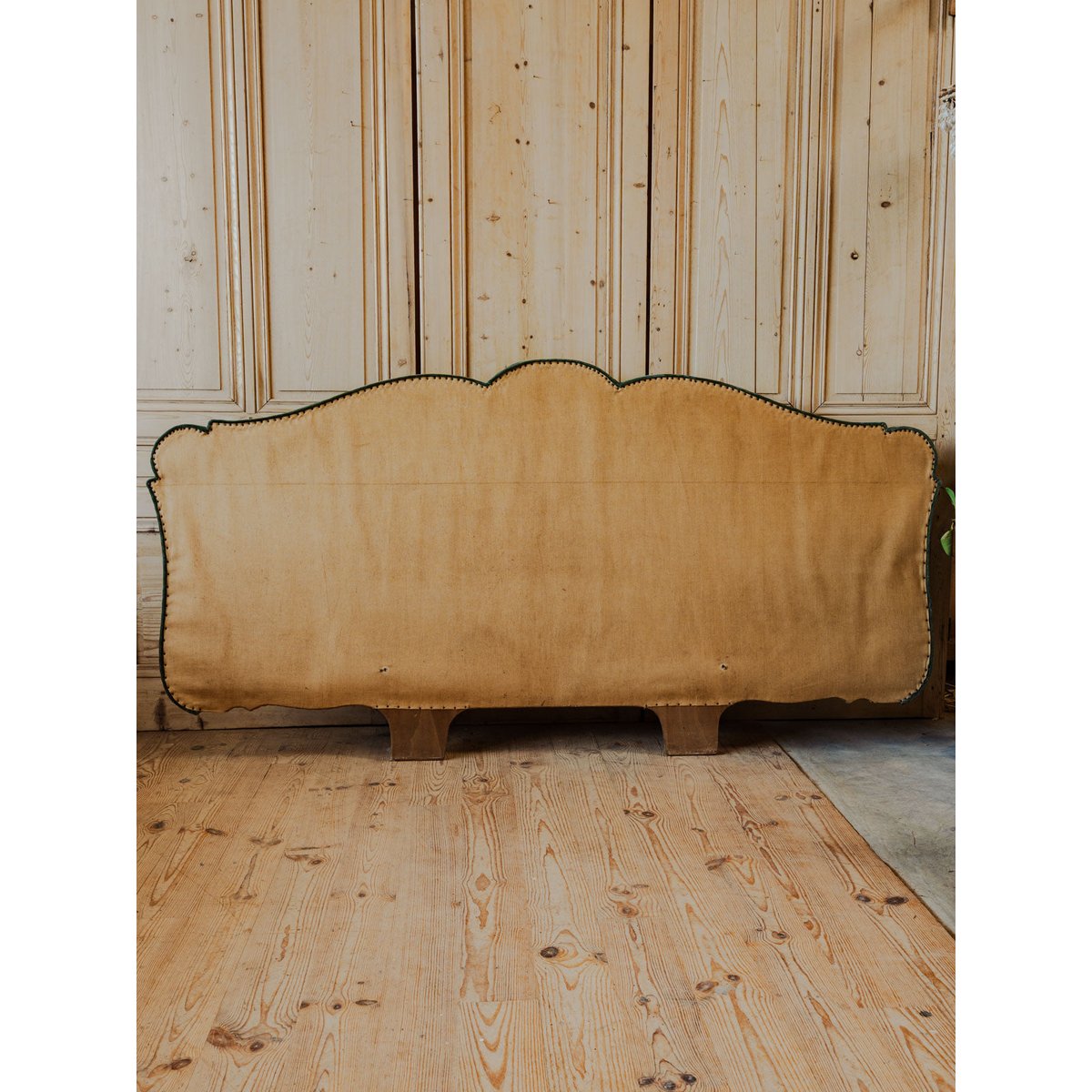 Tête de lit en bois et velours vert sapin Orphée N°30 - Bon état bois foncé, DEBONGOUT