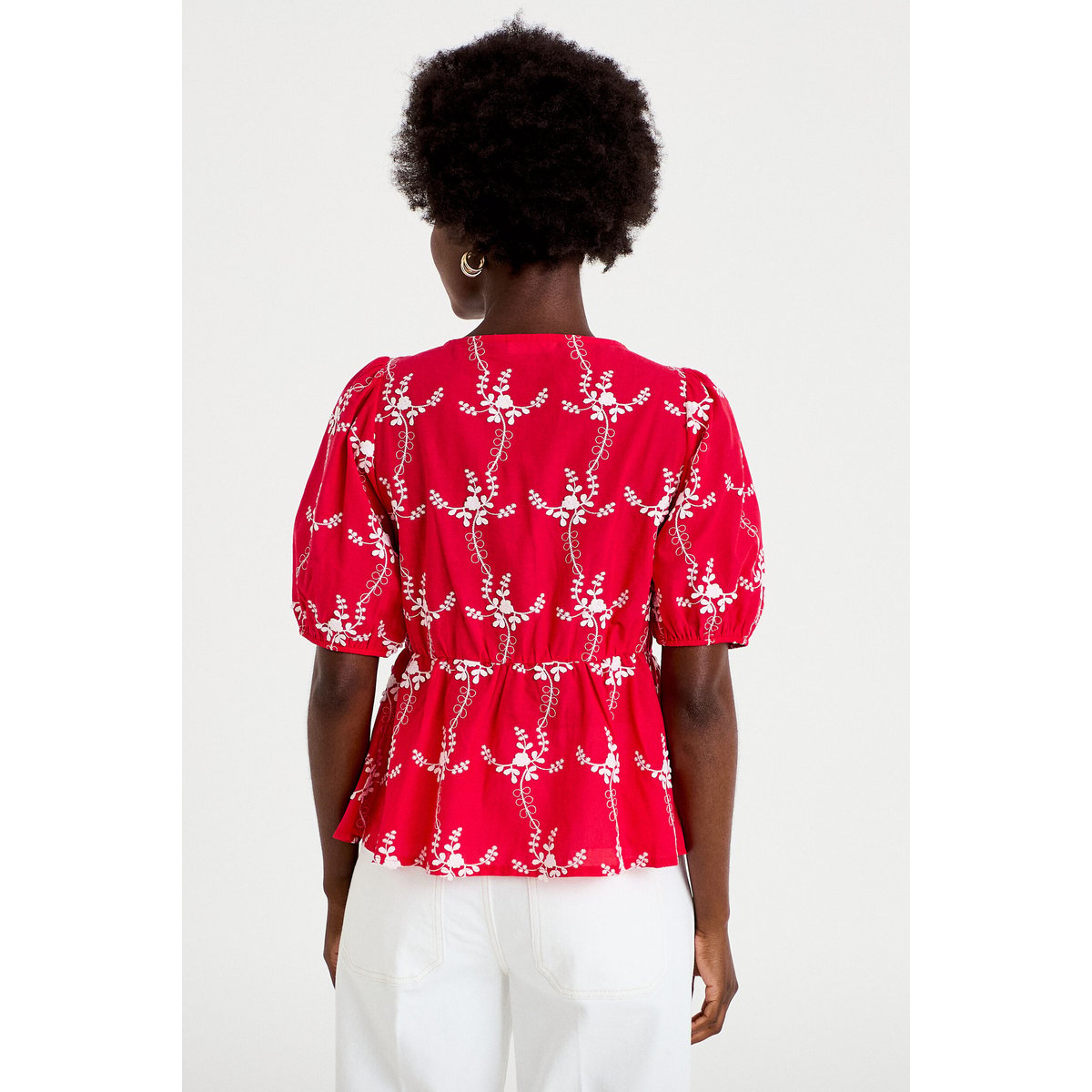 Blouse col v manches courtes brodée rouge, CACHE CACHE