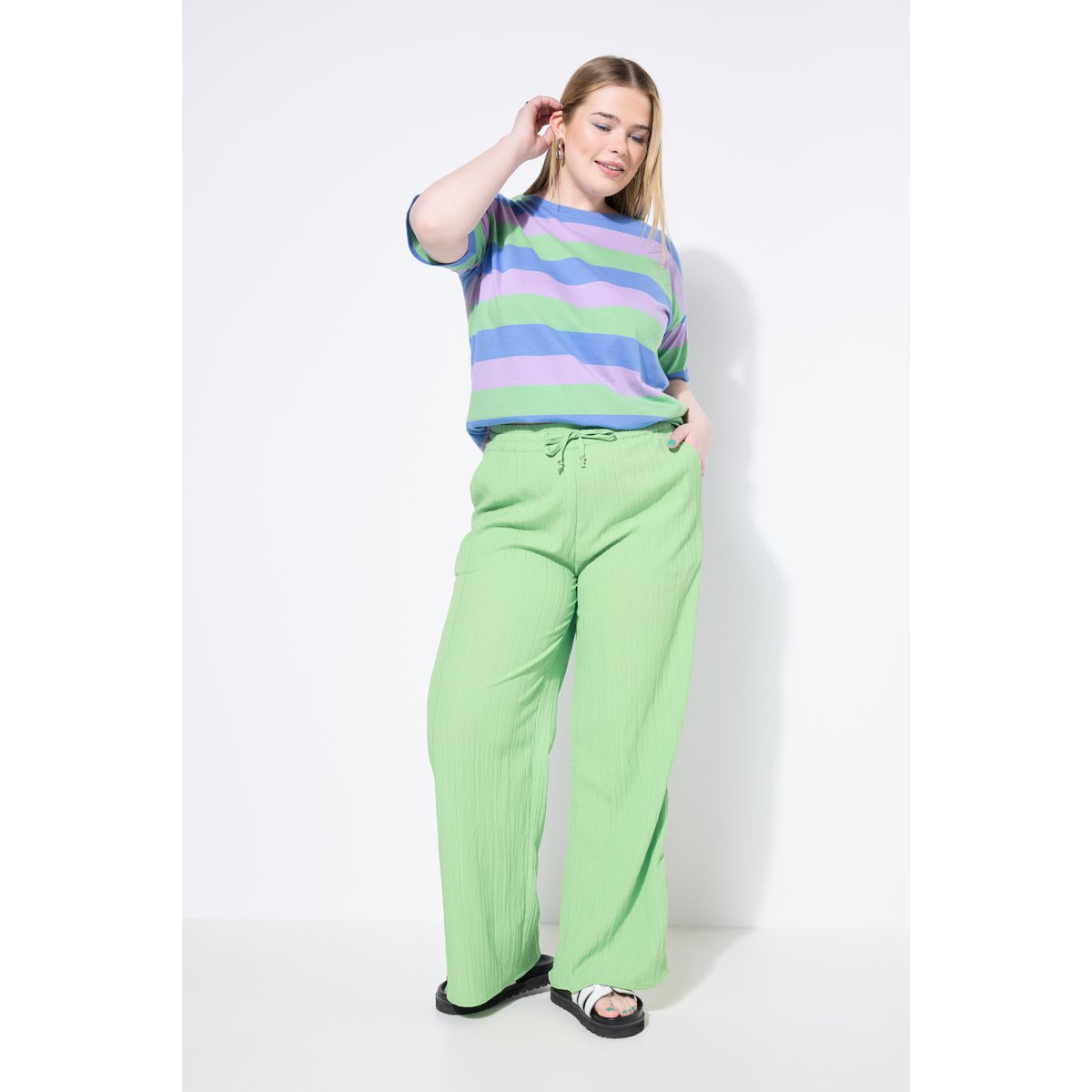 Pantalon en crêpe vert trèfle, STUDIO UNTOLD