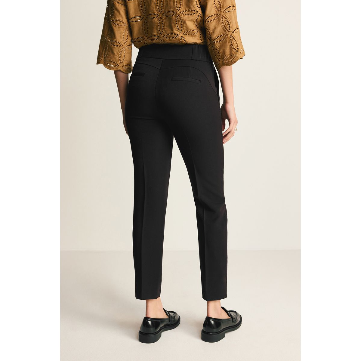 Pantalon slim gainant coupe classique noir, NEXT
