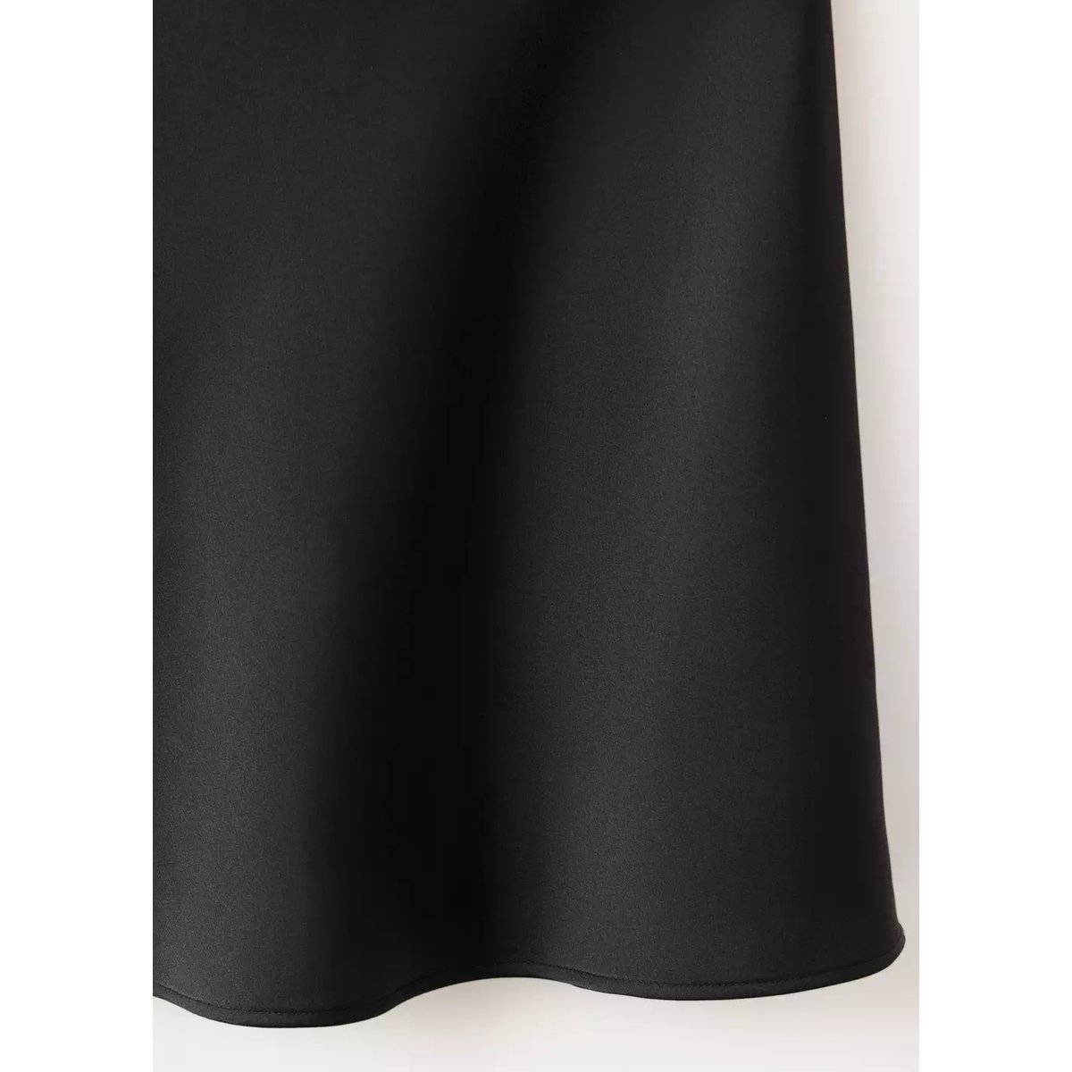 Robe satin col bénitier noir, MANGO