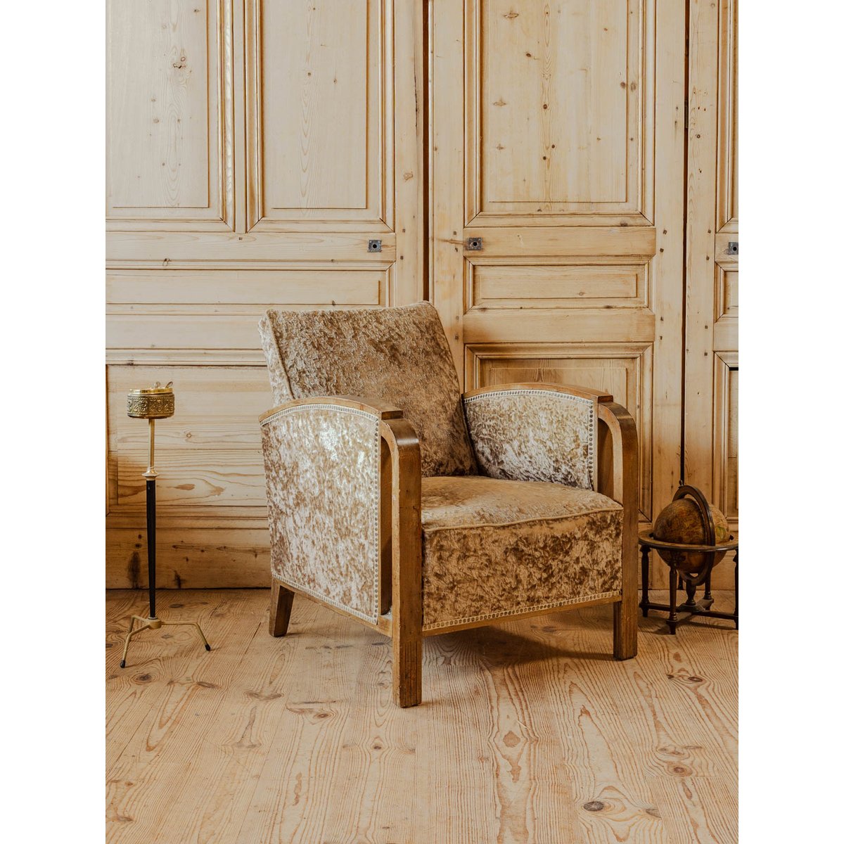 Fauteuil en bois et velours beige Ernest N°1028 - Bon état bois foncé, DEBONGOUT