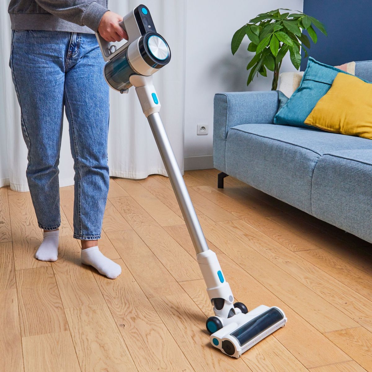 Aspirateur balai EAMU 216 Easy 2 blanc, ESSENTIEL B