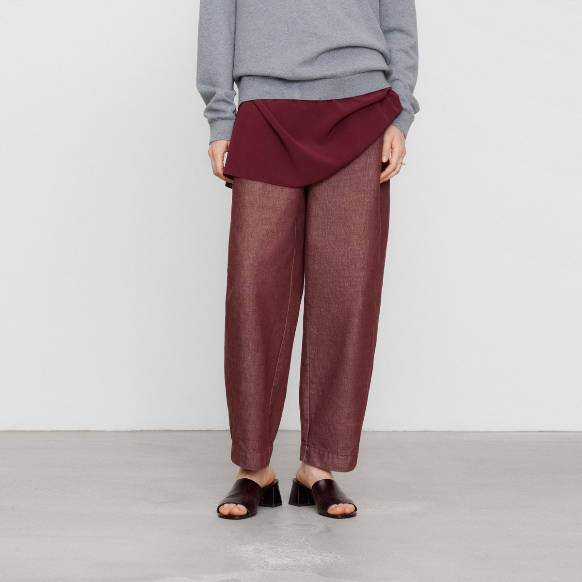 Pantalon en denim à coupe « barrel fit » avec du coton rouge foncé, ADOLFO DOMINGUEZ
