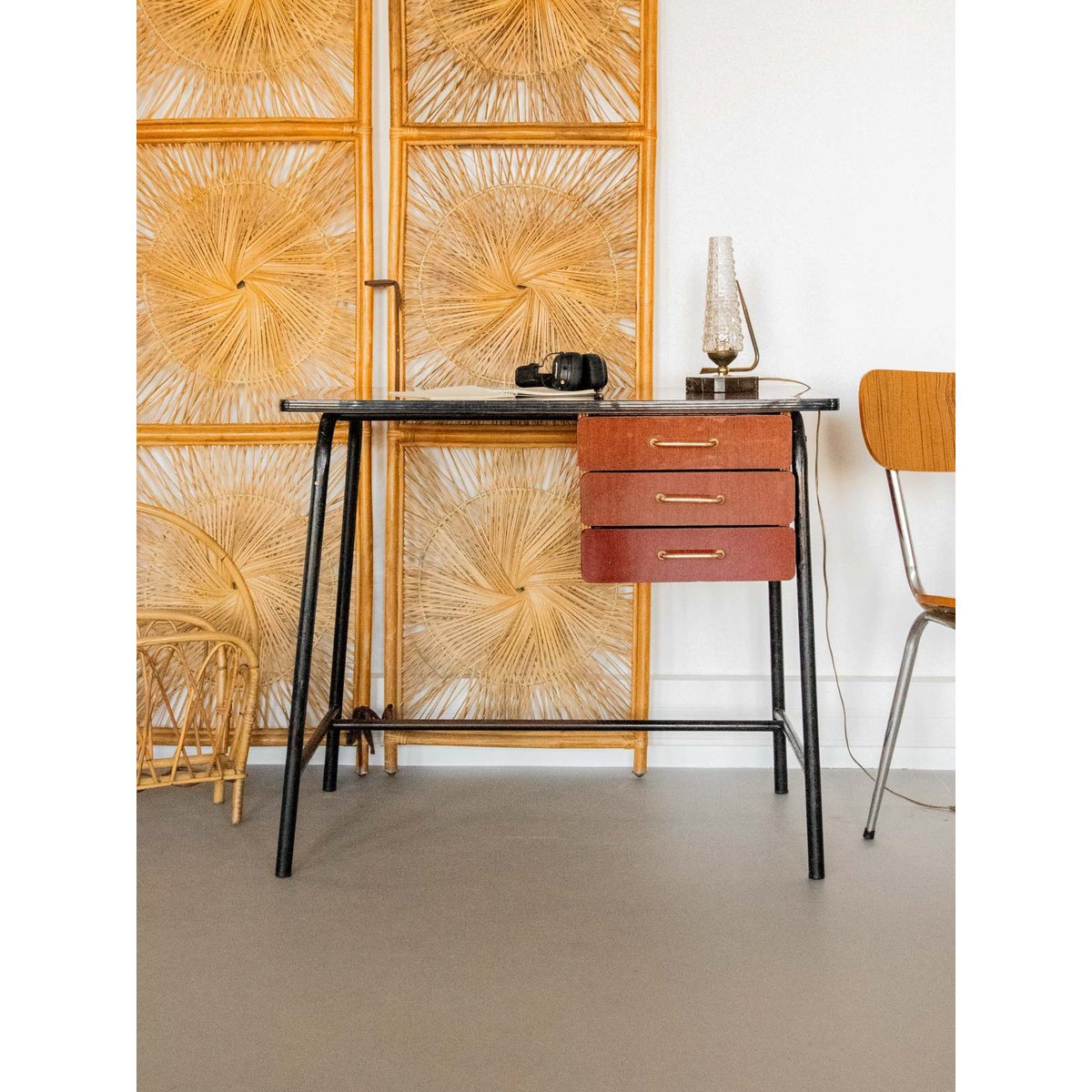 Bureau en formica foncé et métal Yvan N°513 - Bon état noir, DEBONGOUT