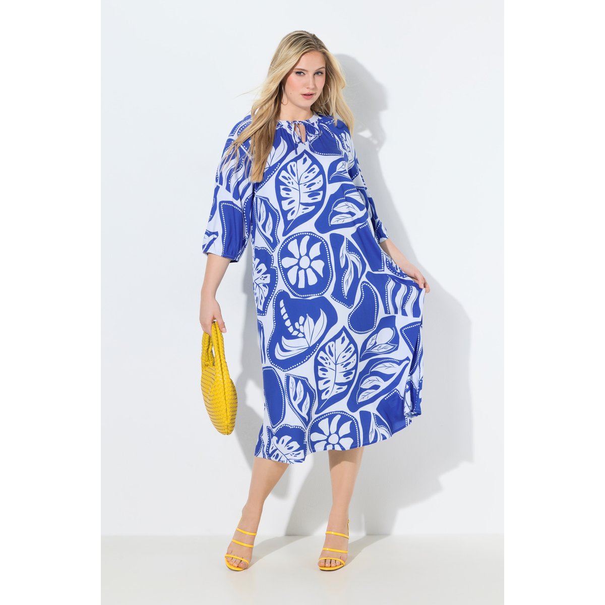 Robe midi dans un imprimé graphique bleu azur, ULLA POPKEN