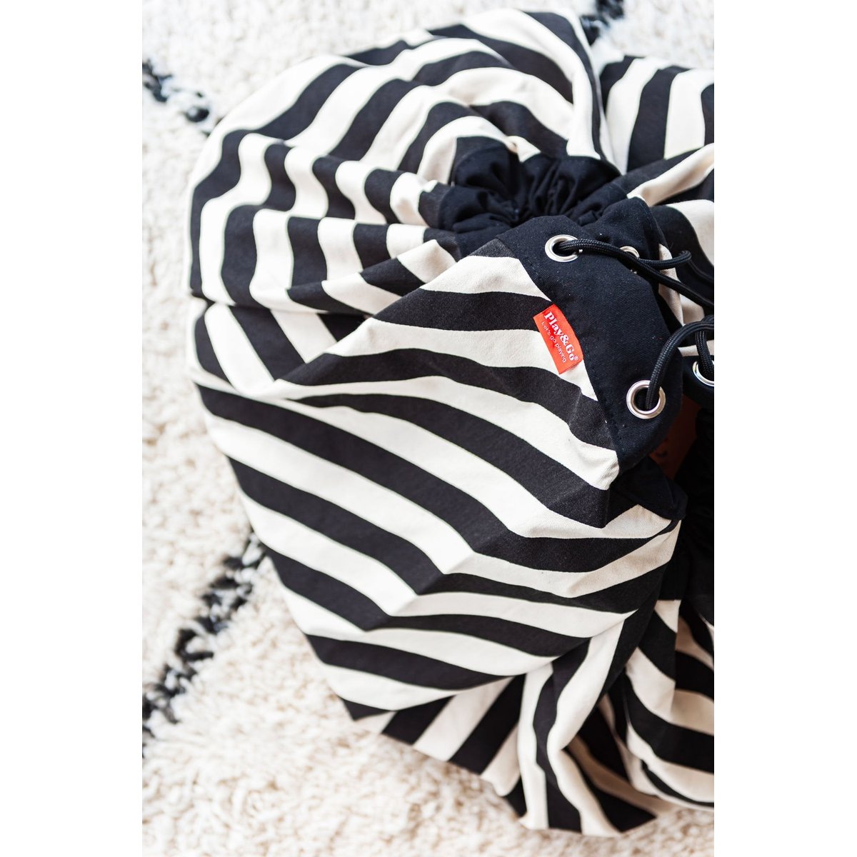 tapis de jeu & sac à jouets - stripes black black, PLAY&GO