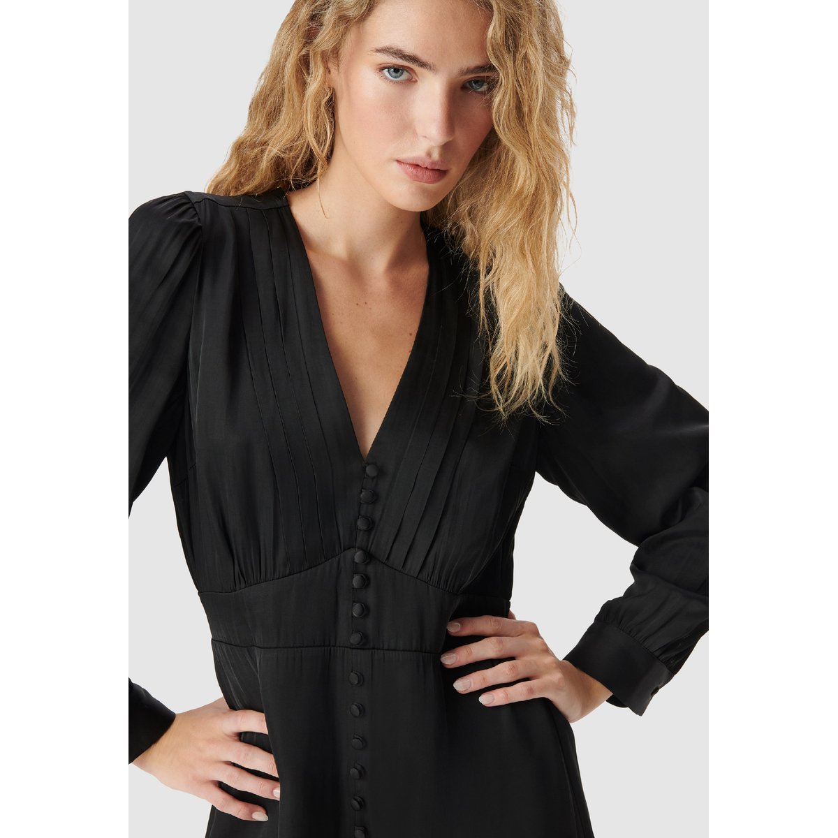 Robe courte satinée avec petits boutons noir, IKKS
