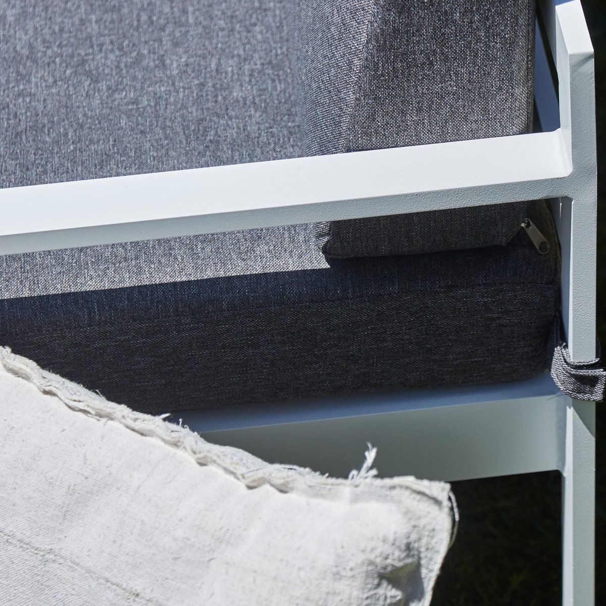 Salon de jardin 5 places, angle, TOKYO blanc, coussin gris foncé, DEFORA HOME