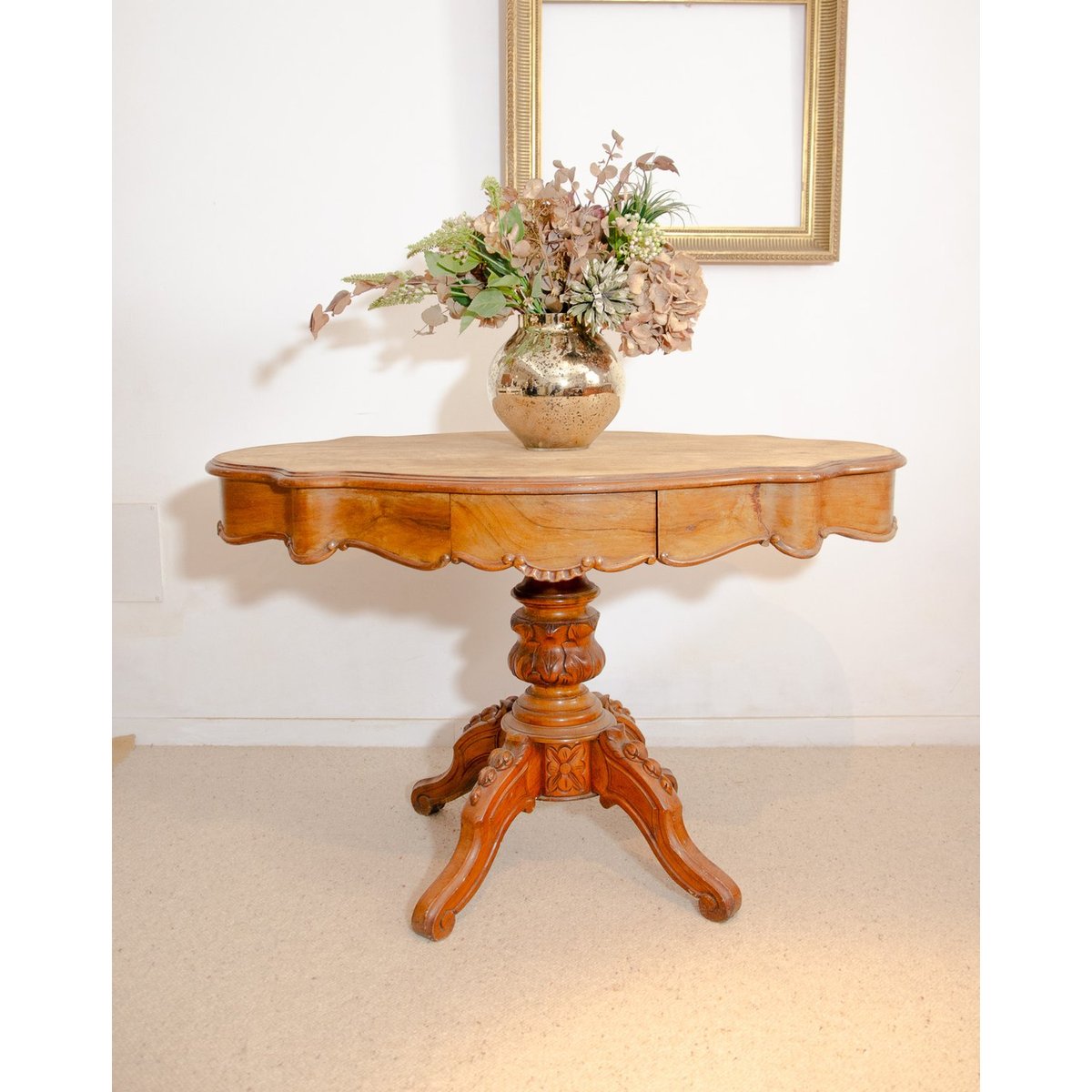 Table en bois Francine N°887 - Bon état bois foncé, DEBONGOUT