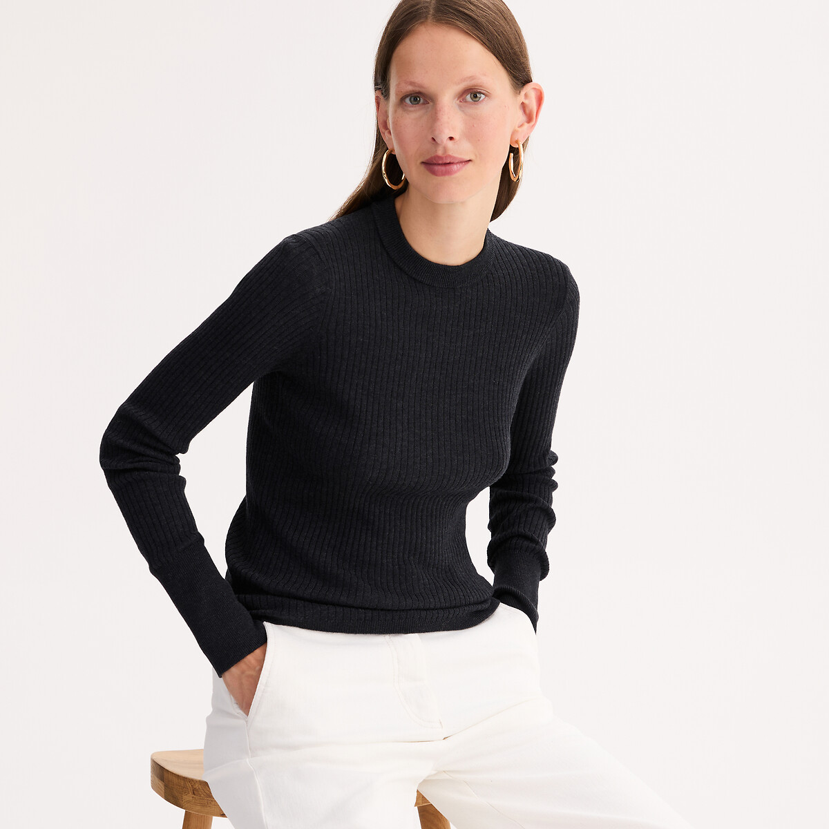 Pull col rond, en fine maille côtelée en laine mélangée gris chiné foncé, ANNE WEYBURN