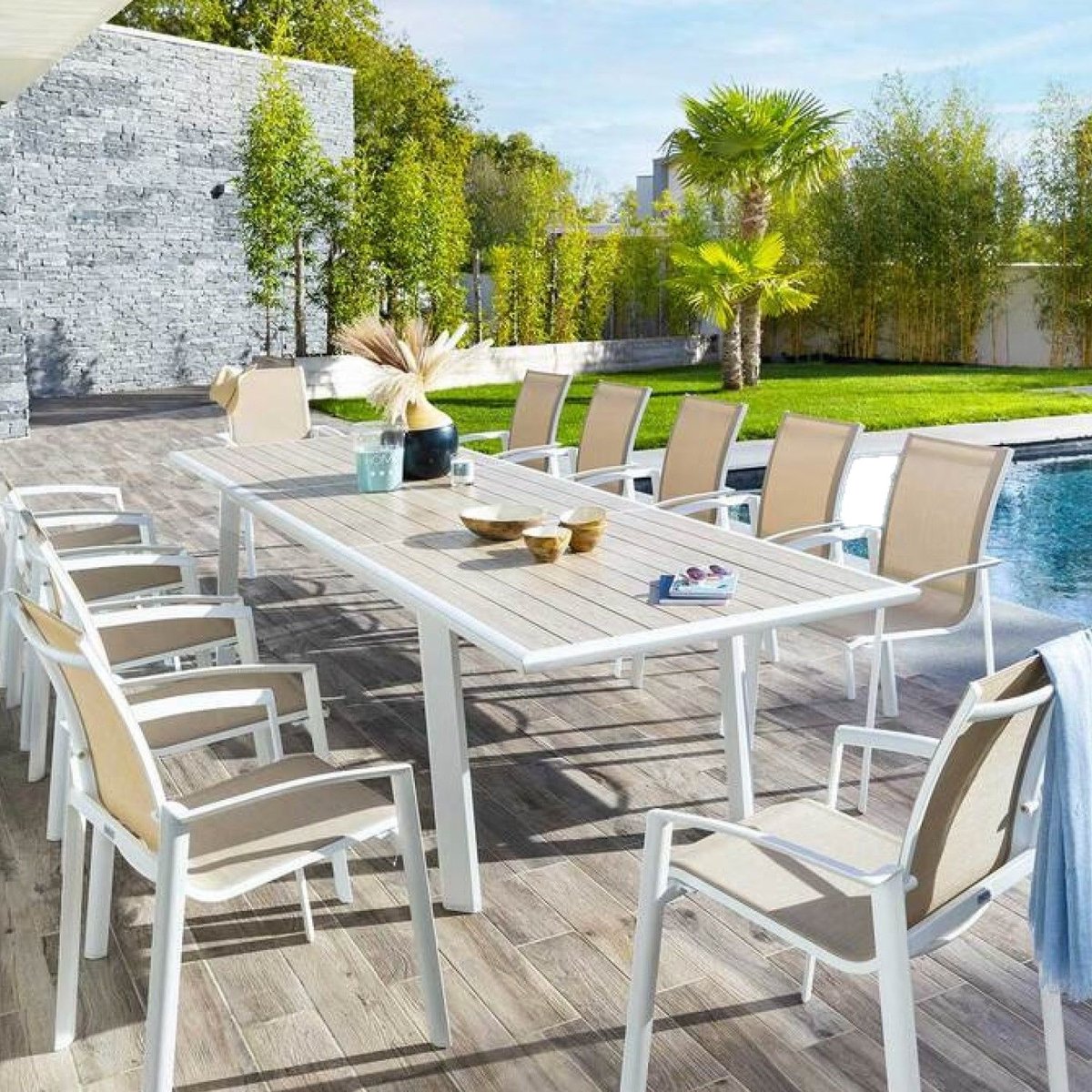 Table de jardin extensible en aluminium effet bois 12 places PAVANE beige, HESPERIDE