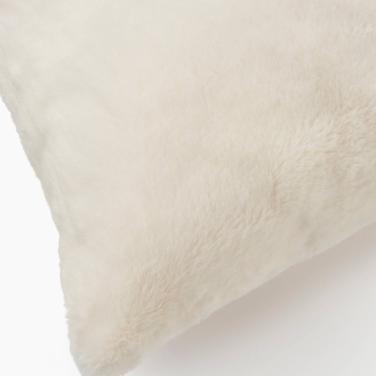 Coussin imitation fourrure, 45x45cm, 100% polyester recyclé blanc, MONOPRIX
