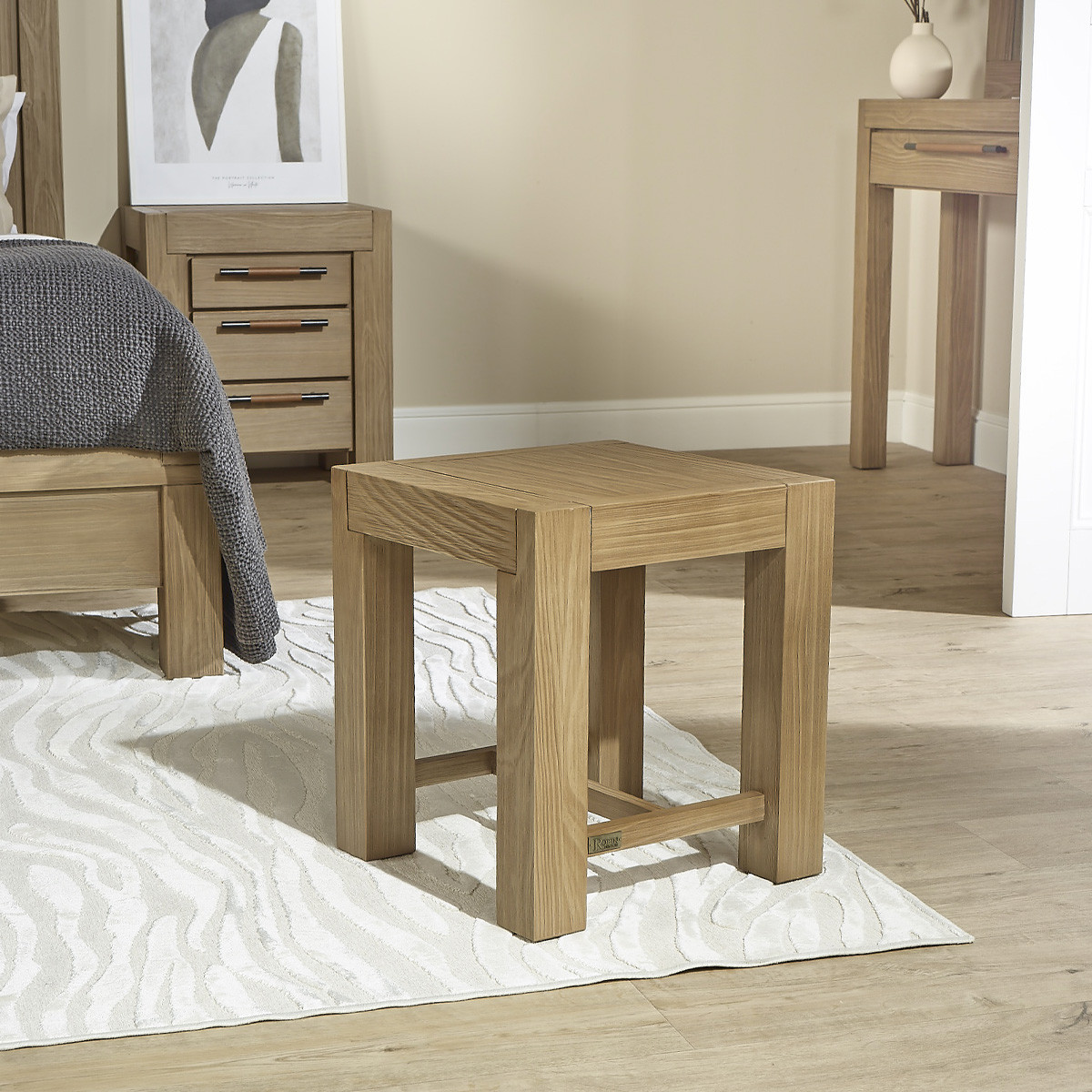 Tabouret style moderne en bois massif MEGÈVE marron, ROBIN DES BOIS