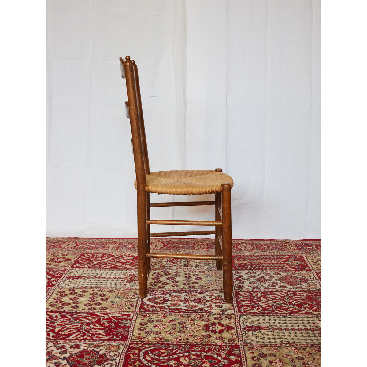 Lot de 4 chaises en paille Claude N°1433 - Bon état bois foncé, DEBONGOUT