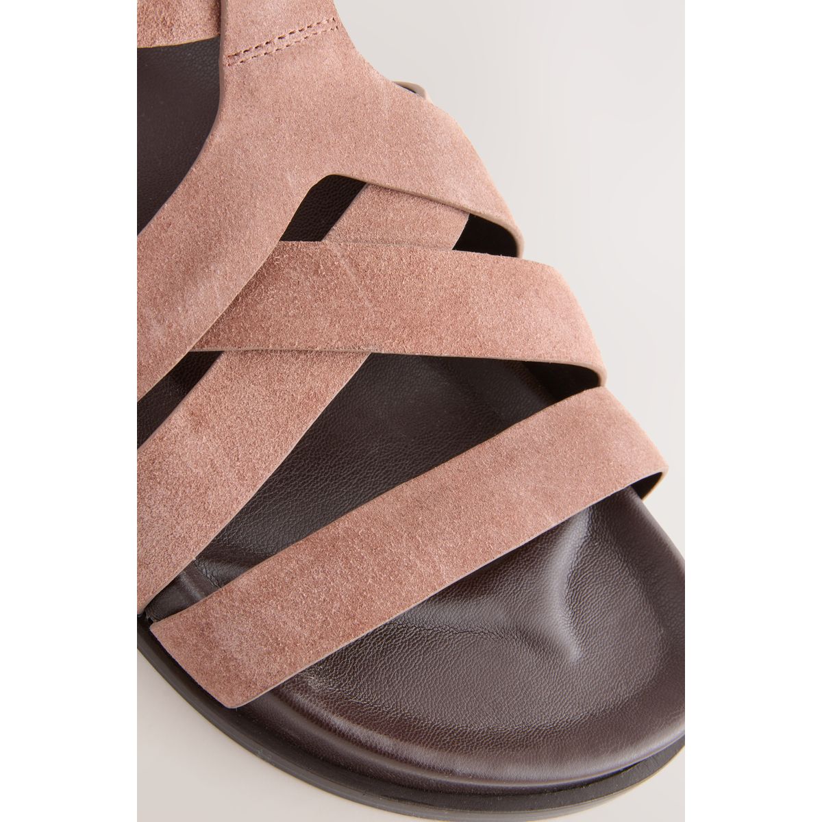 Sandales à brides croisées daim rose chair, NEXT