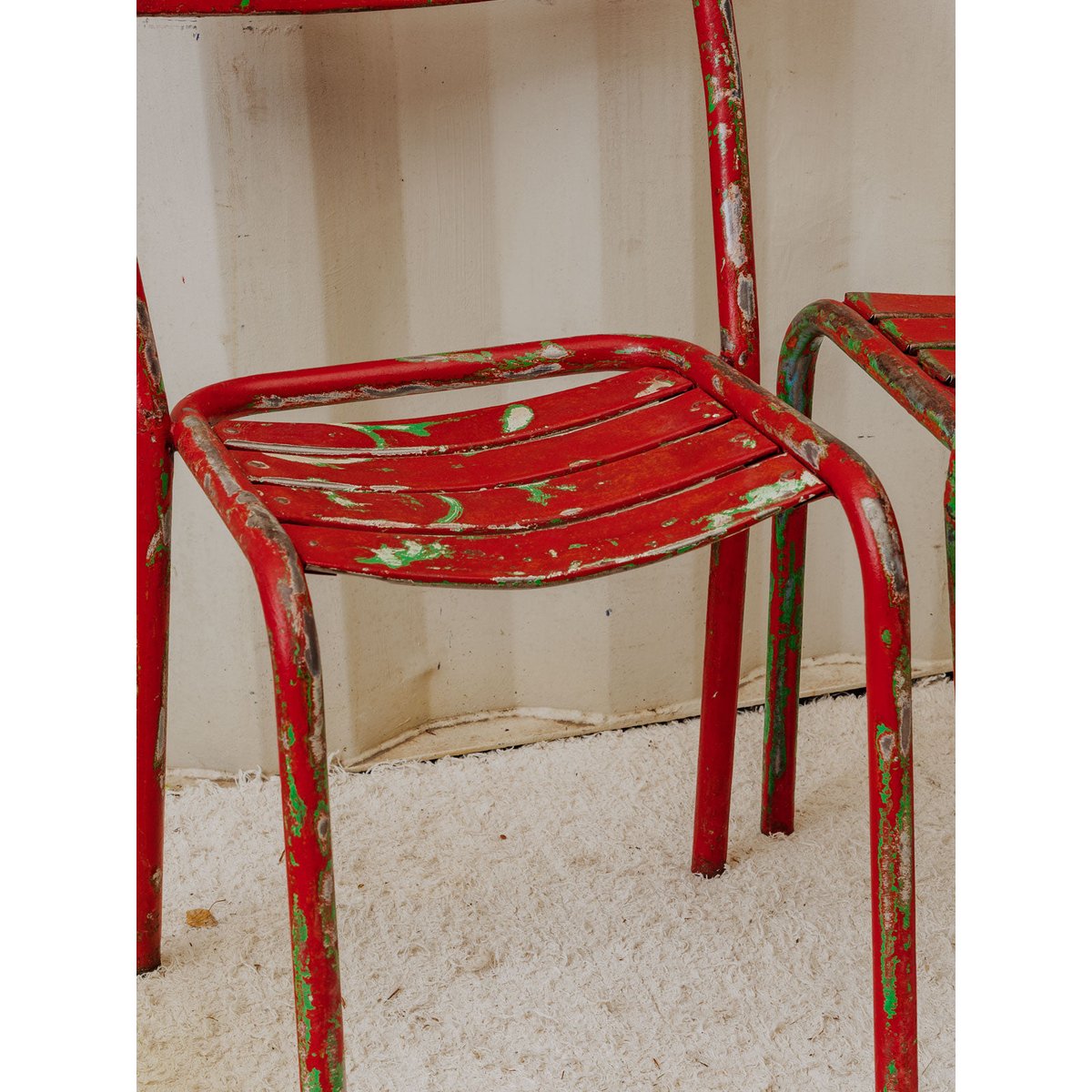 Paire de chaises en métal rouge et vert Alma N°1590 - Bon état rouge, DEBONGOUT