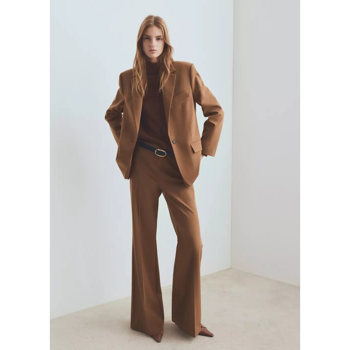 Blazer de costume droit avec poches à rabat caramel, MANGO