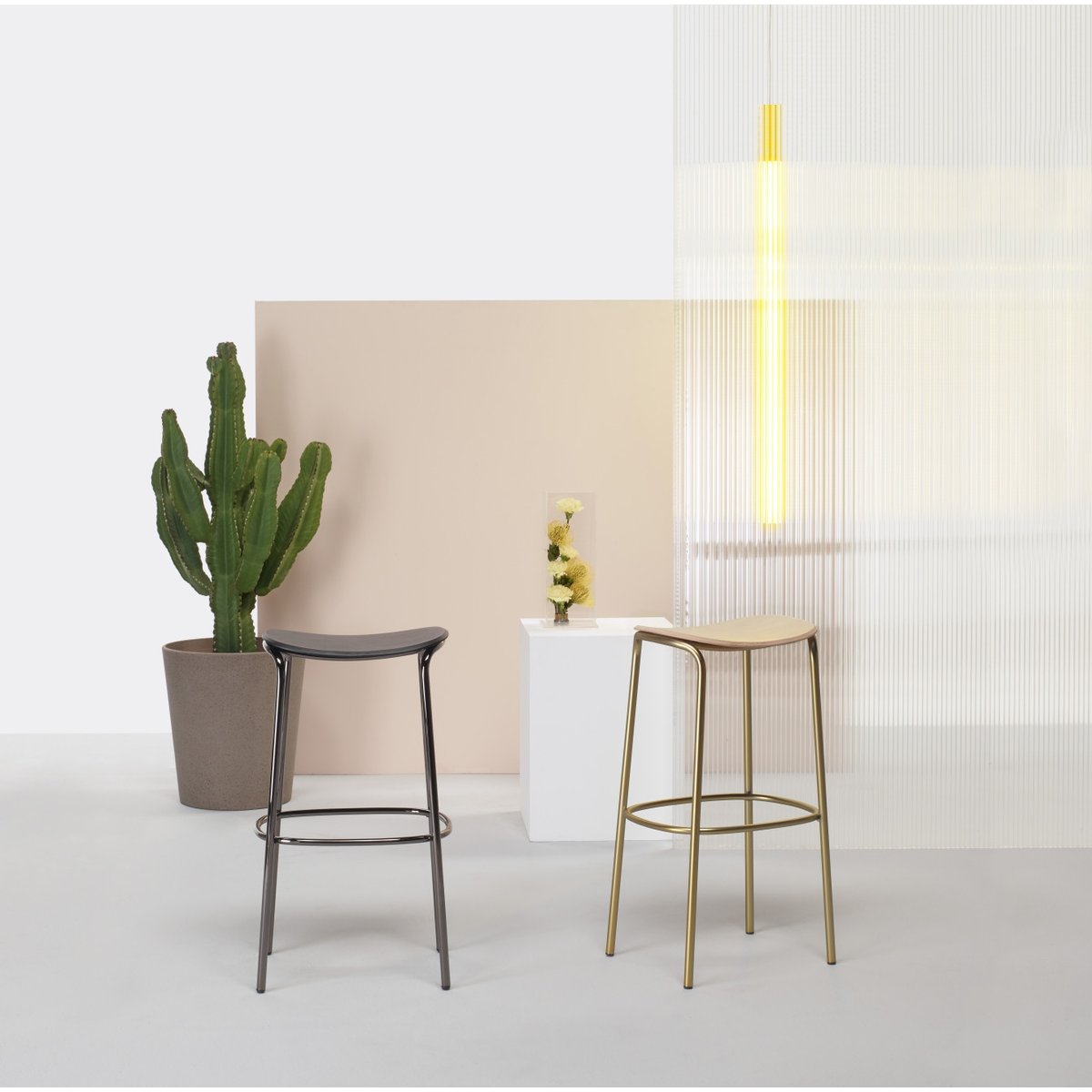 Tabouret design en métal, TRICK noir, SCAB DESIGN