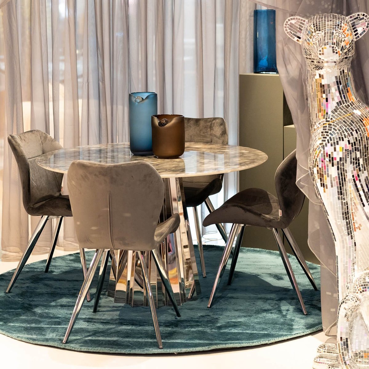 Table ronde en marbre minéral et acier, AMORA gris, KARE DESIGN
