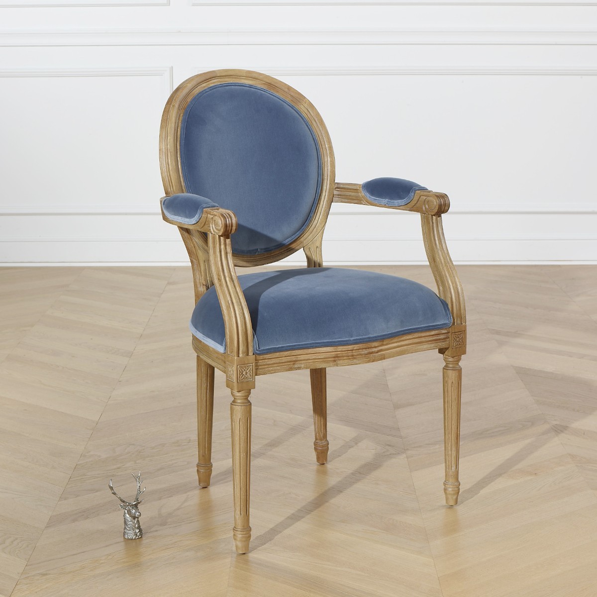 Fauteuil de table style classique en bois et velours MEDAILLON bleu louis, ROBIN DES BOIS