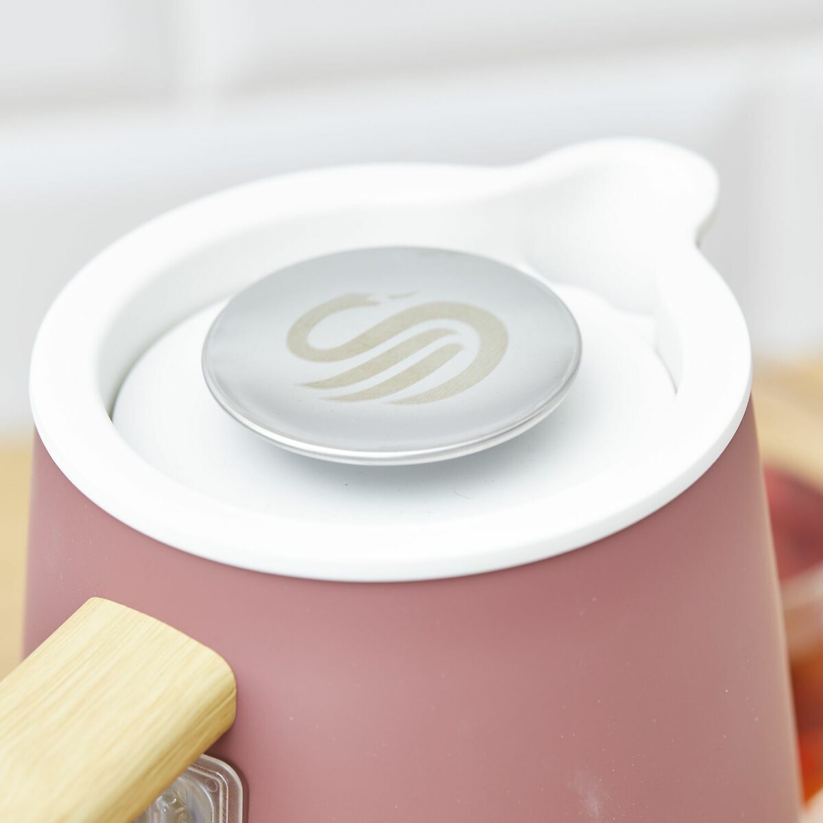Nordic 1.7L Cordless Kettle - SK14610 fuchsia pink, SWAN