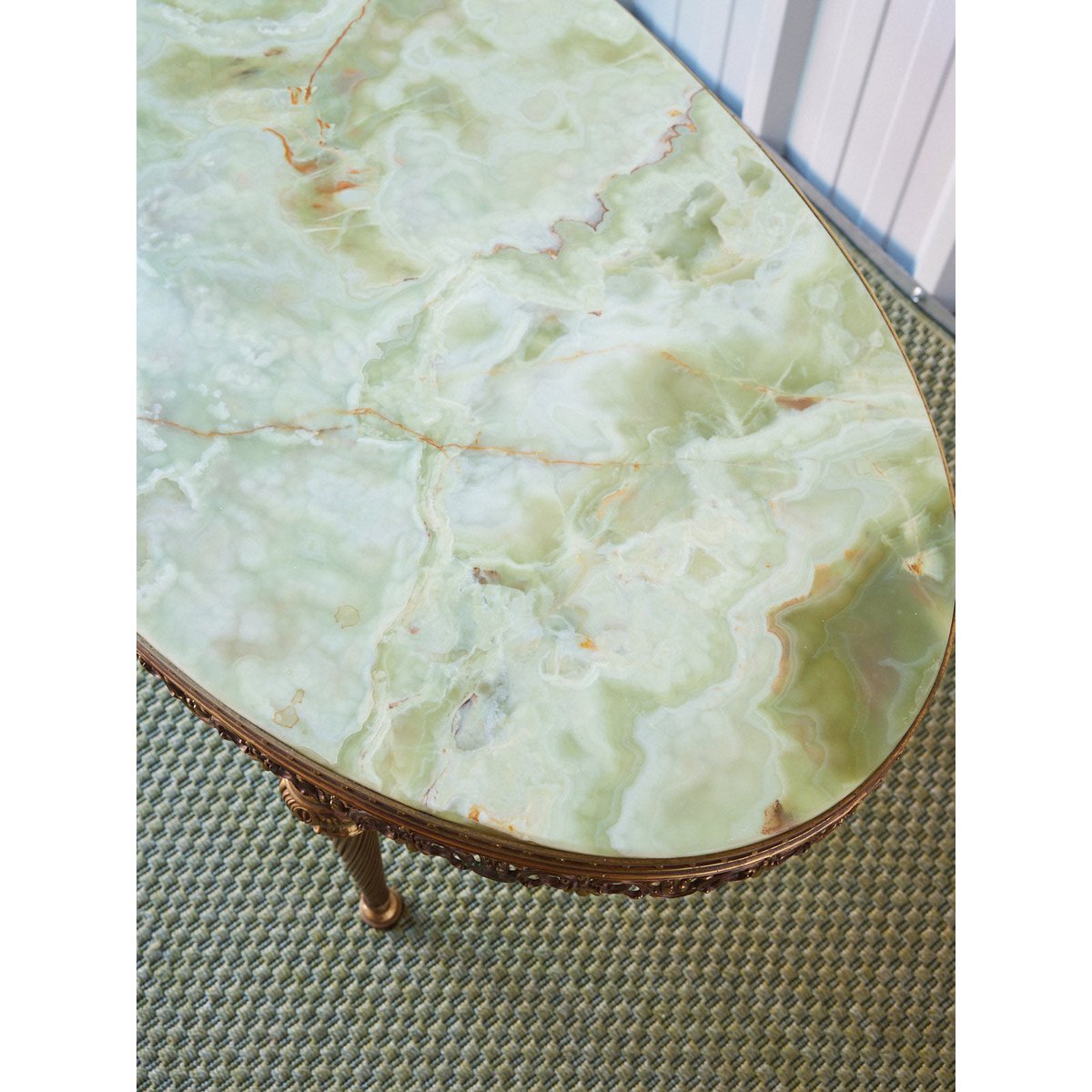 Table basse en onyx Léonie N°875 - Bon état doré, DEBONGOUT