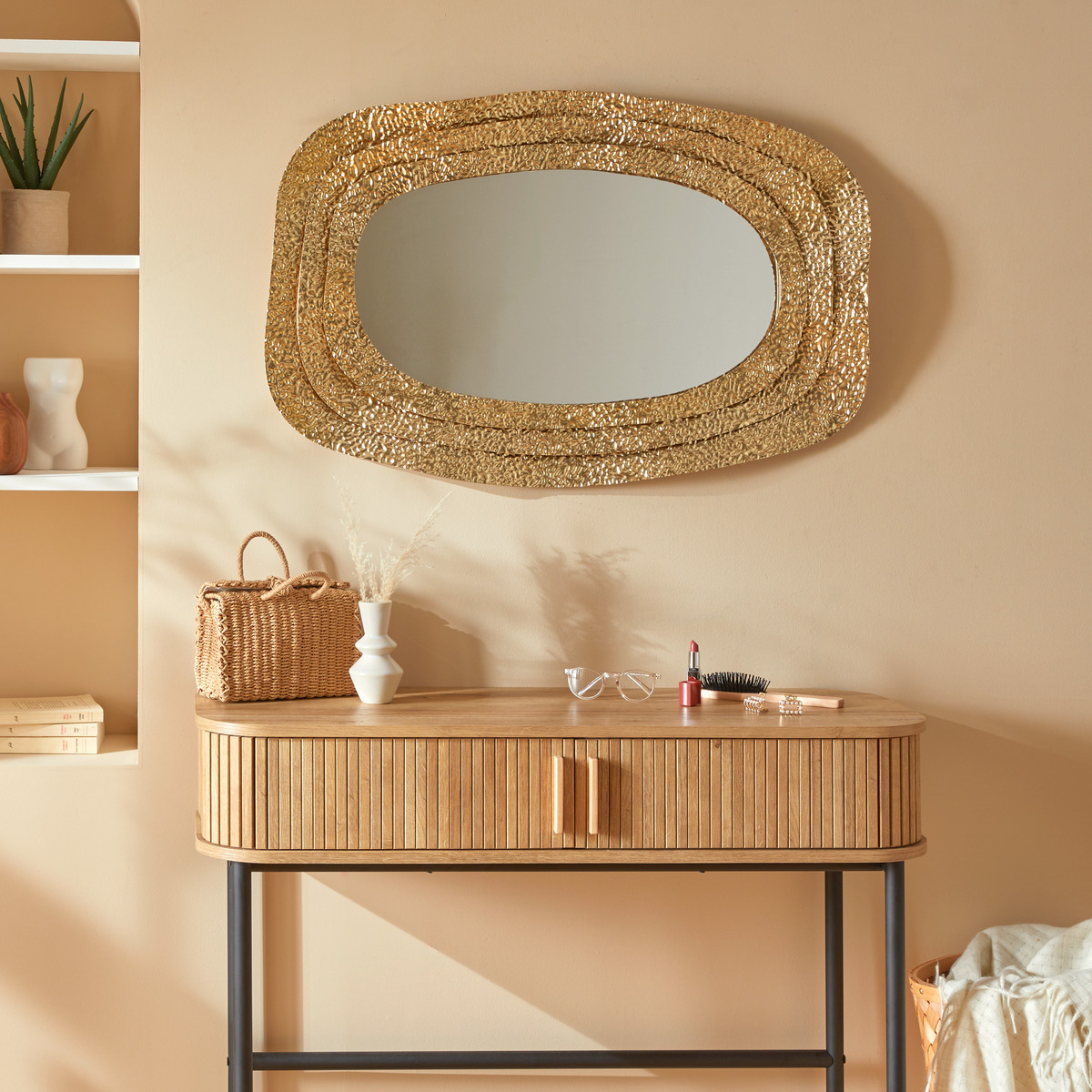 Miroir mural ovale en fonte martelée BRENDA doré, ATMOSPHERA