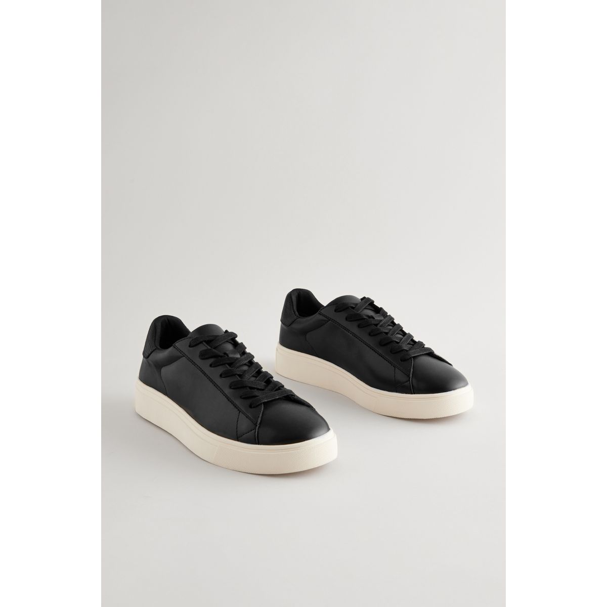 Baskets minimalistes noir, NEXT