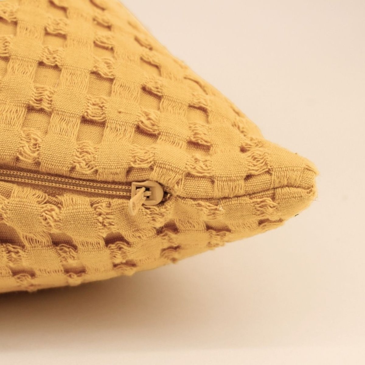 Coussin en tissu gauffré 40x60cm jaune, ORNAMI