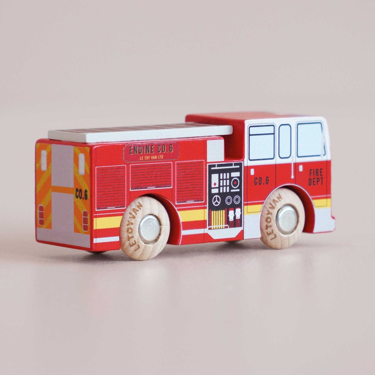 Camion de pompiers Quinn No 44 rouge, LE TOY VAN