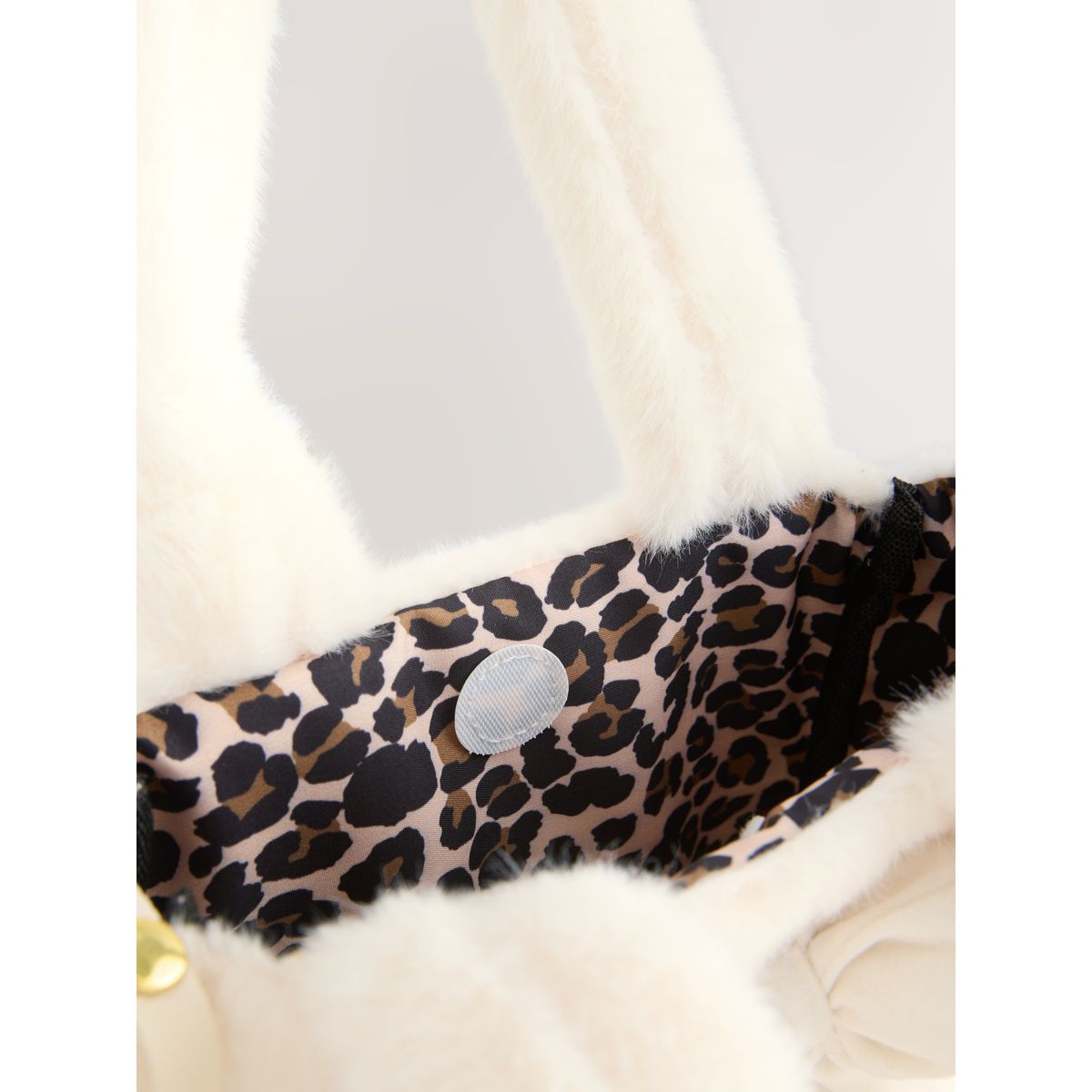 Sac bourse crème en imitation fourrure crème, NEXT