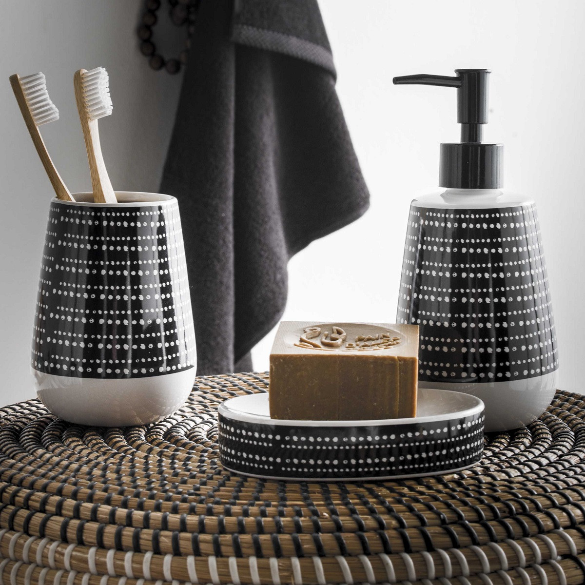 Porte brosse à dents à motifs en céramique GOTAM #000000, GUY LEVASSEUR