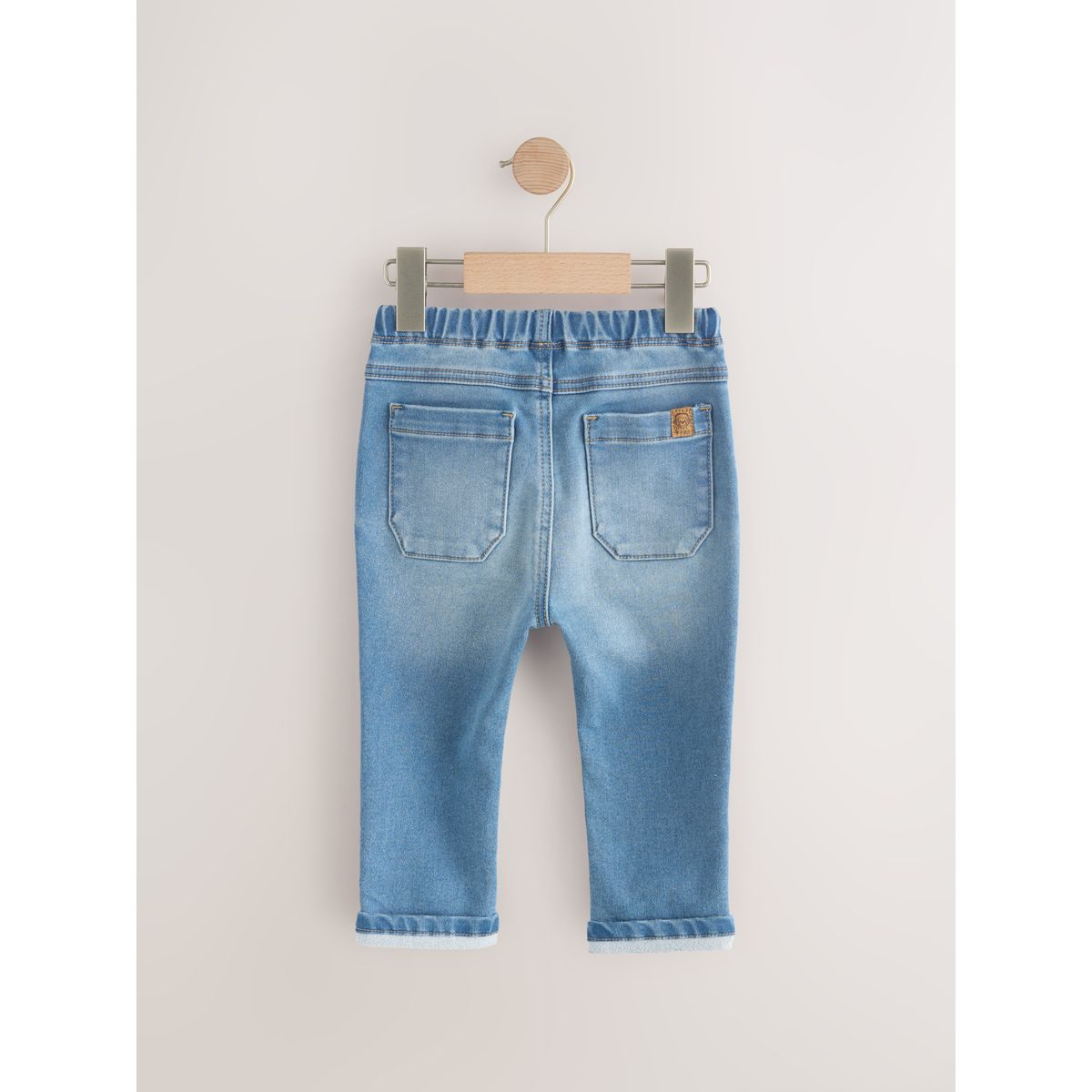 Jean super doux à enfiler enrichi de stretch denim moyennement délavé, NEXT
