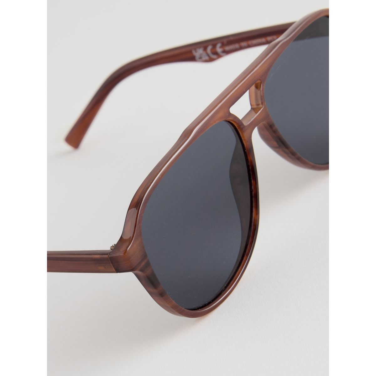 Lunettes de soleil épaisses style aviateur corne brun miel, NEXT