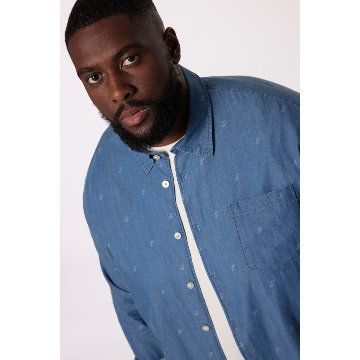 Chemise en jean à manches longues. Imprimé bleu jean, STHUGE