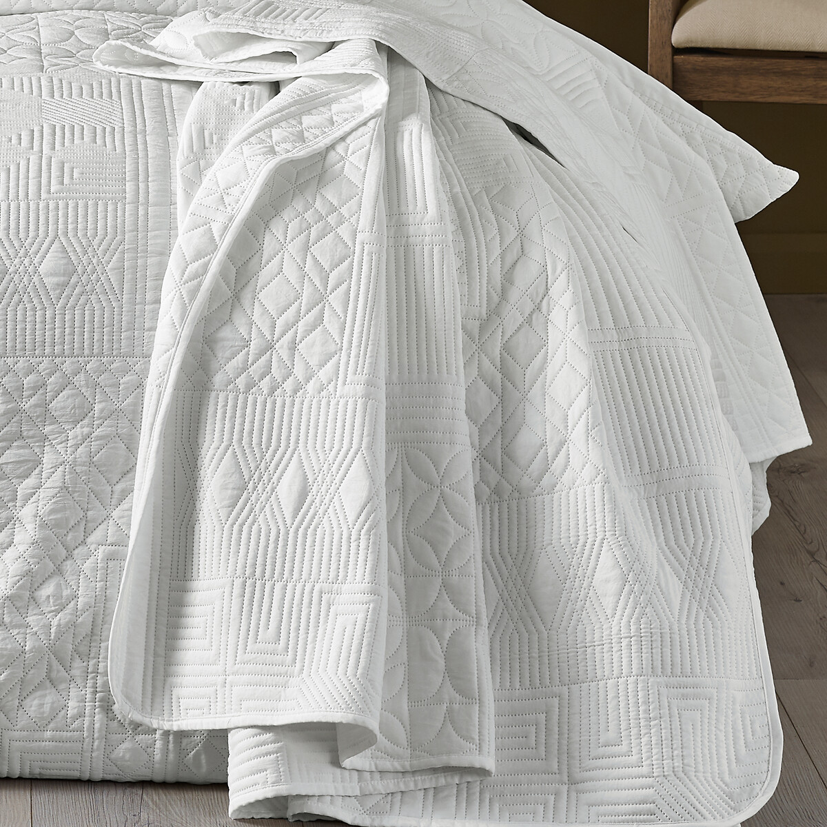 Folkstone Geo Bedspread white, CATHERINE LANSFIELD