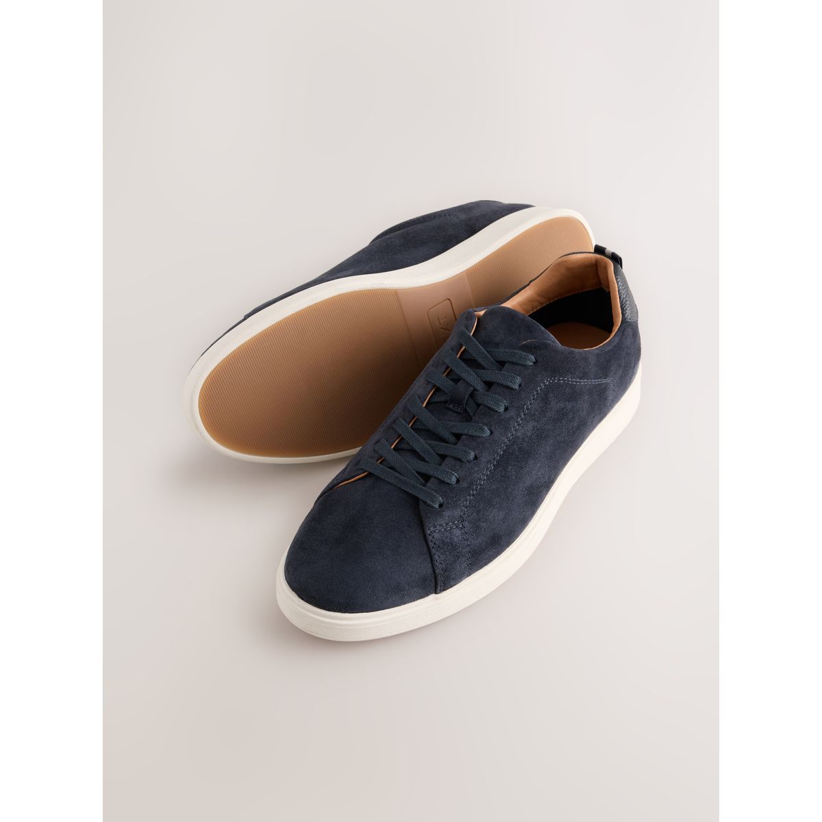 Baskets en daim chic et décontractées bleu marine, NEXT