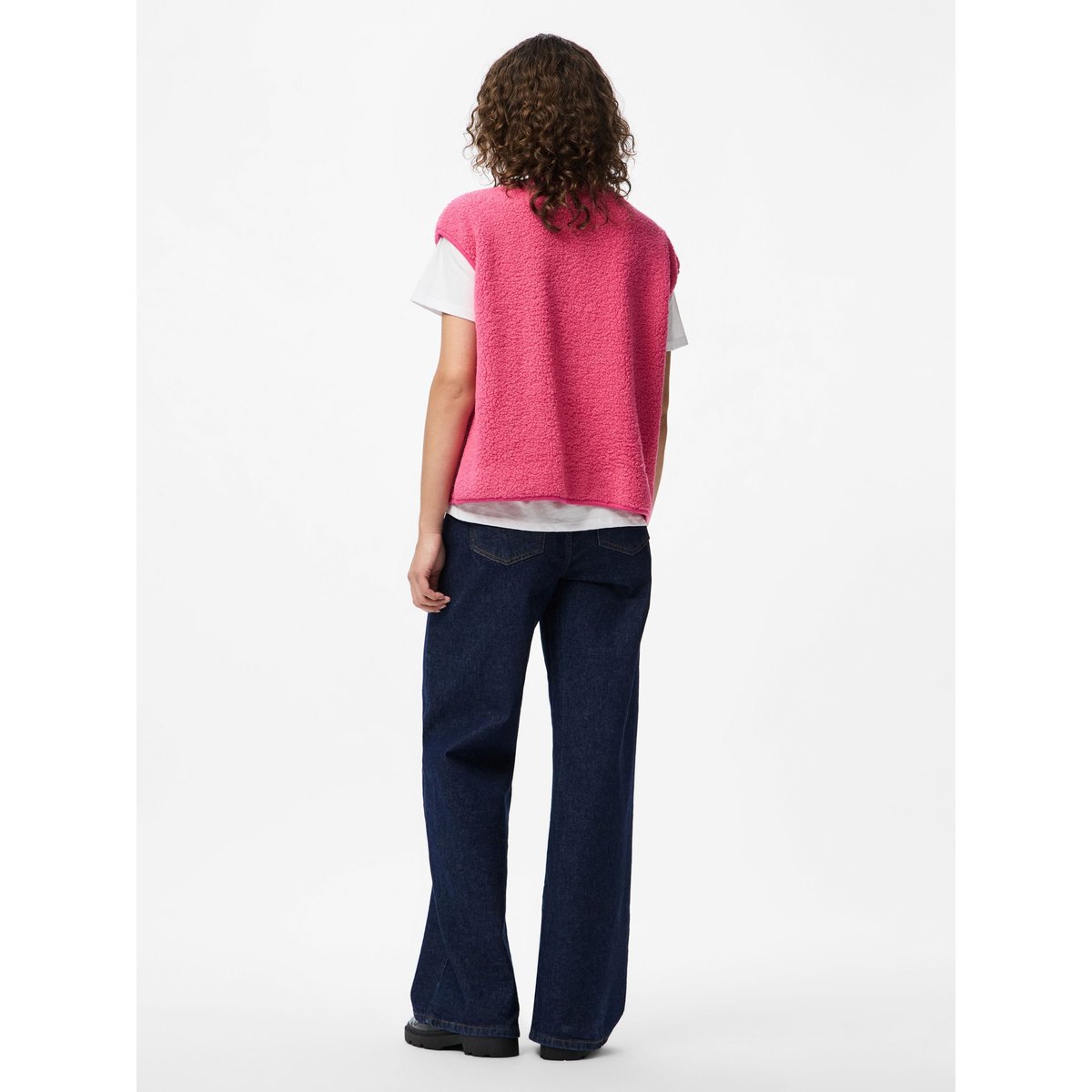 Gilet sans manches en sherpa shocking pink, PIECES