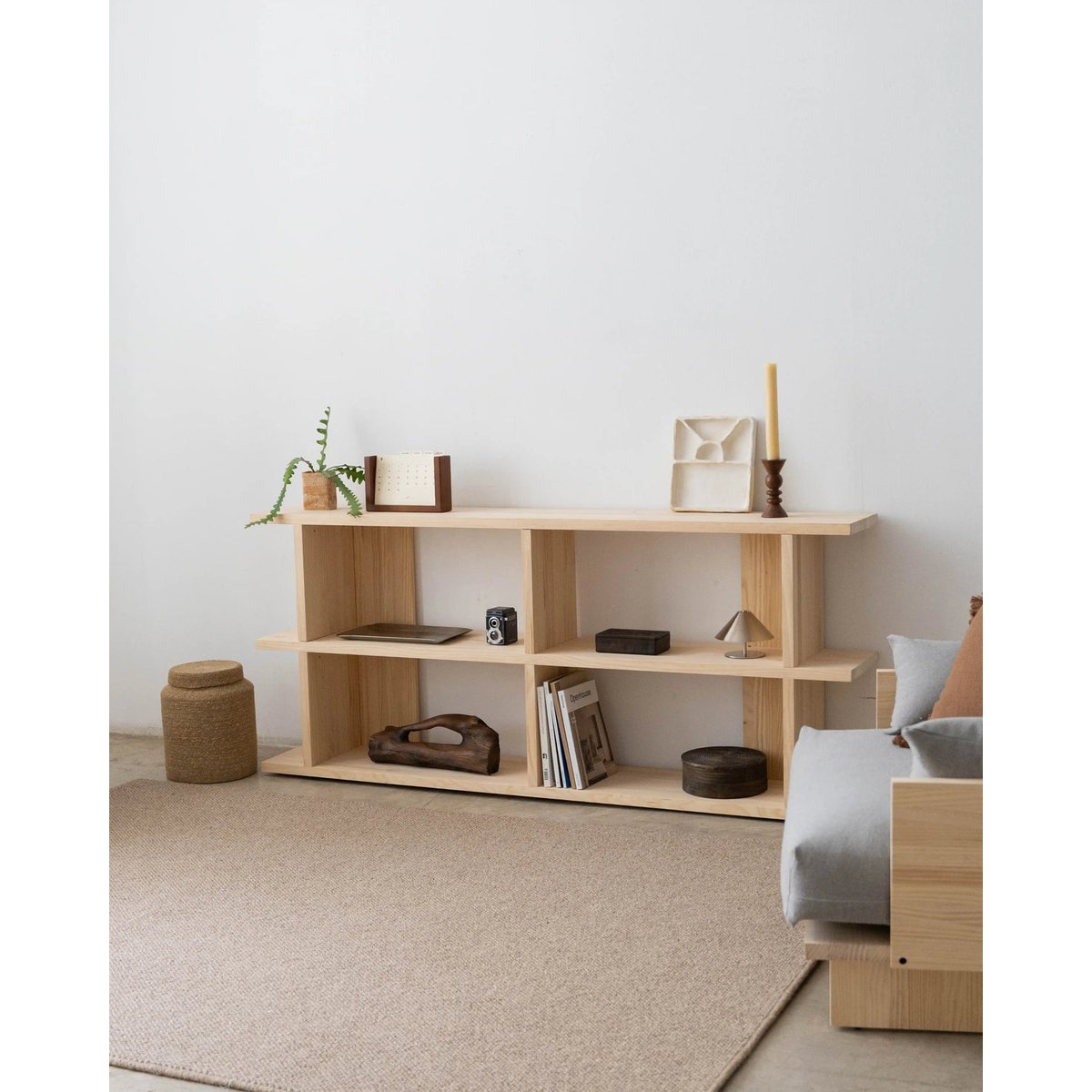 Bibliothèque en pin massif verni MONTGÓ 2x2 bois clair, NAAN FURNITURE