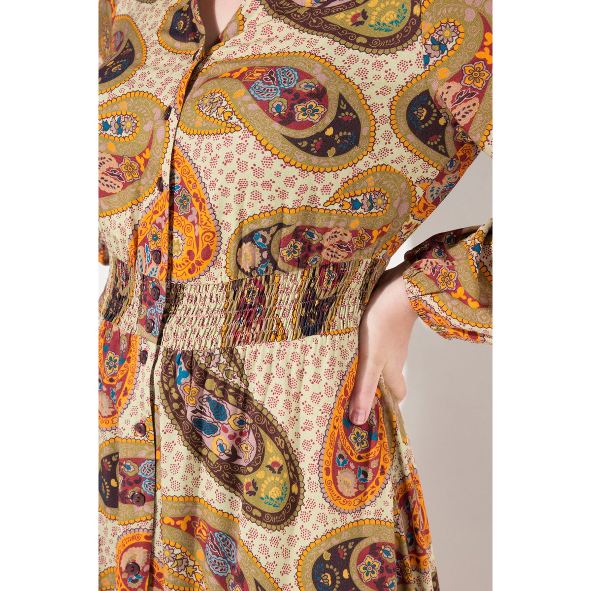 Robe maxi décolleté en V et manches longues or mat, ULLA POPKEN
