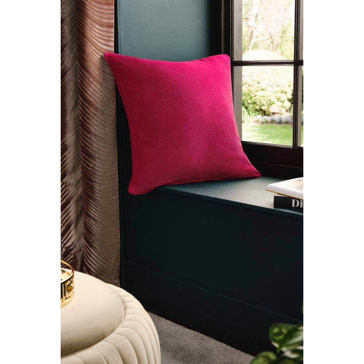 Coussin en velours doux rose fuchsia, NEXT