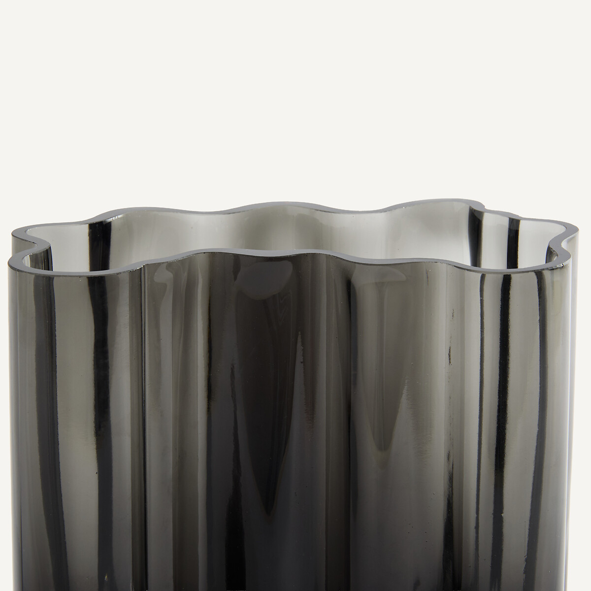 Vase en verre soufflé, hauteur 18 cm, ISSEY gris fumé, AM.PM
