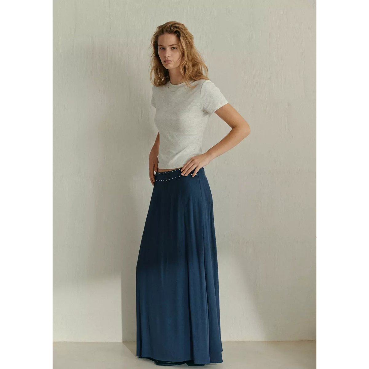 Jupe texturée avec détails de clous bleu pétrole, MANGO TEEN