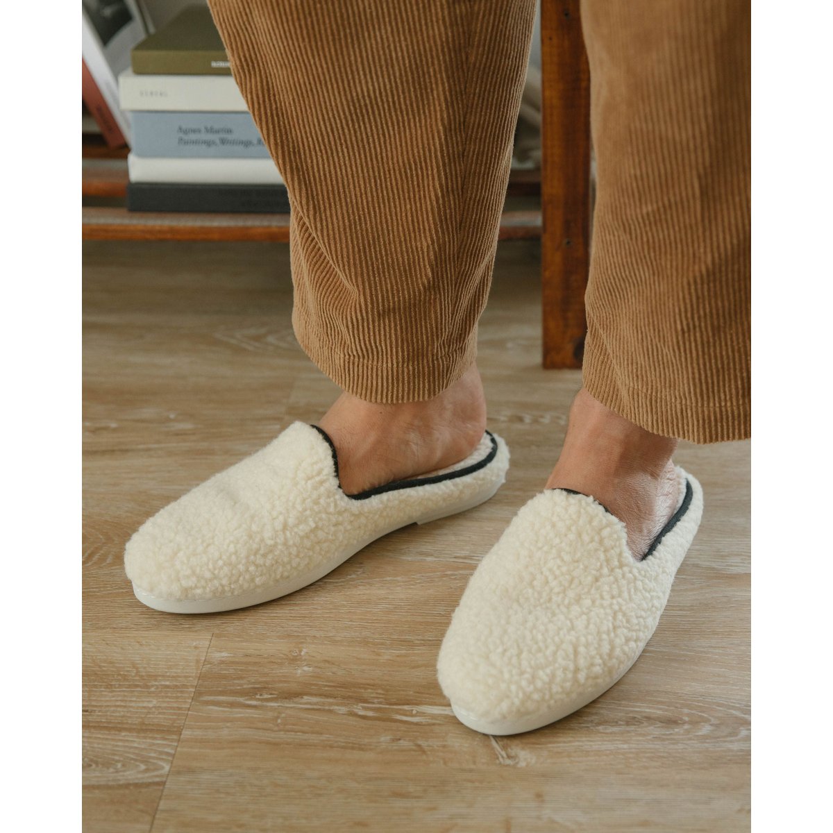 Mules en bouclette de laine blanc noir, ANGARDE