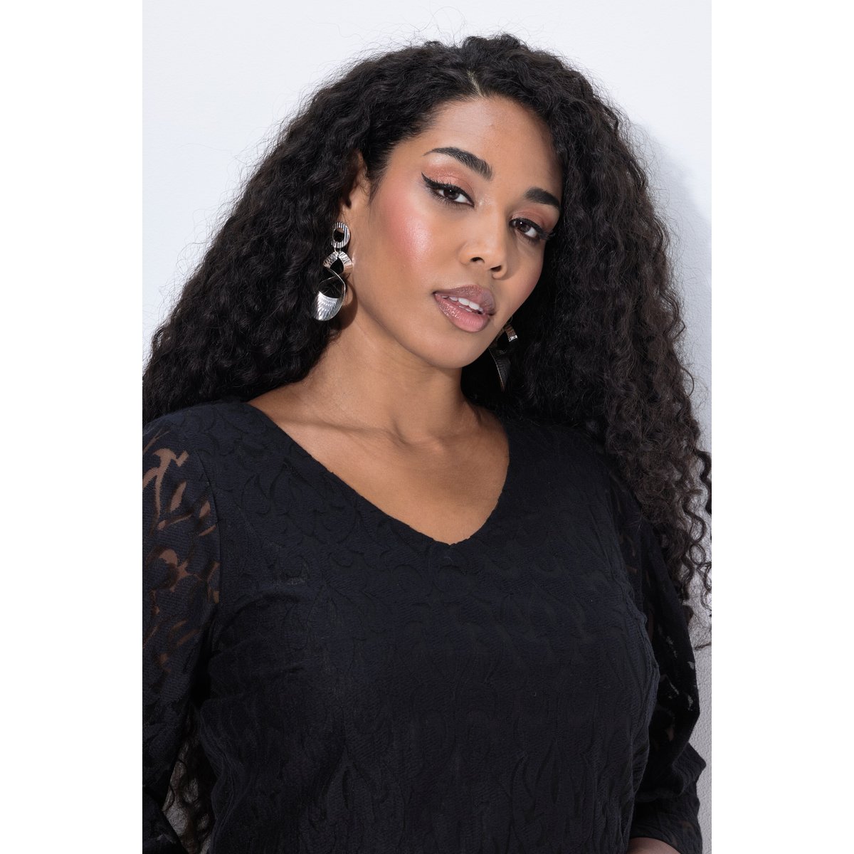 Robe midi évasée avec encolure en V noir, ULLA POPKEN