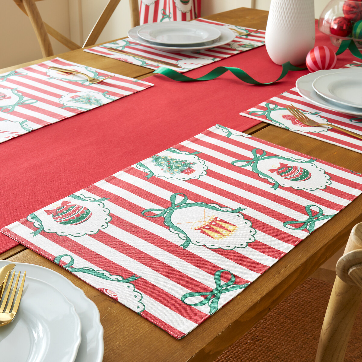 Vintage Stripe Christmas Cotton Dining Placemat 4 Pack red, CATHERINE LANSFIELD