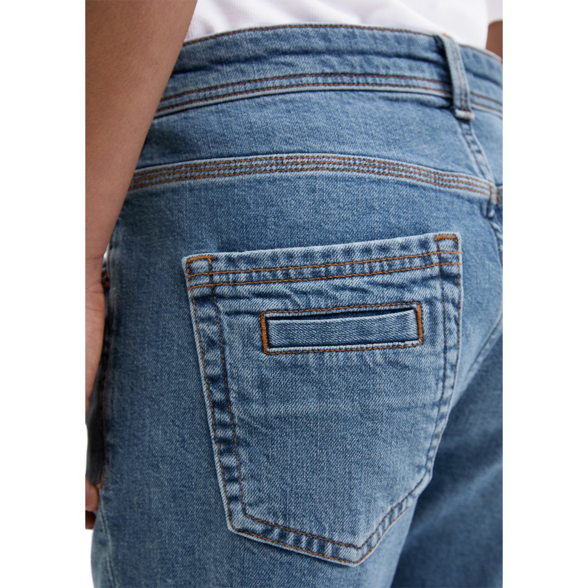 Jeans modèle Theda boyfriend cropped en Organic Cotton Stretch bleu moyen, MARC O'POLO