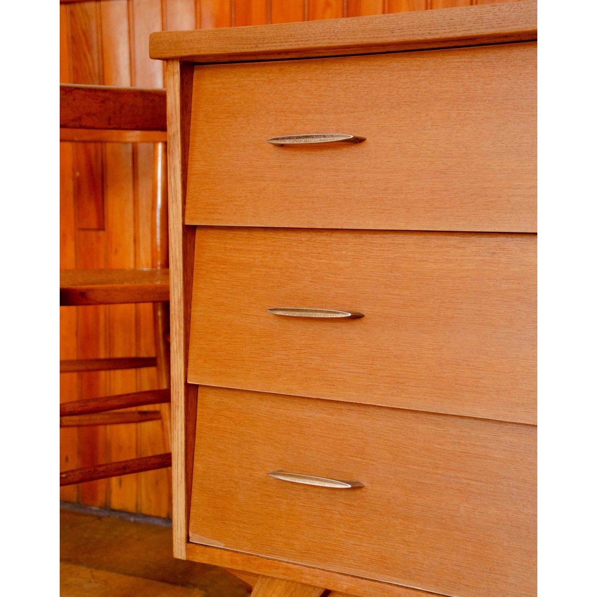 Commode en chêne et laiton Olga N°701 - Bon état bois clair, DEBONGOUT