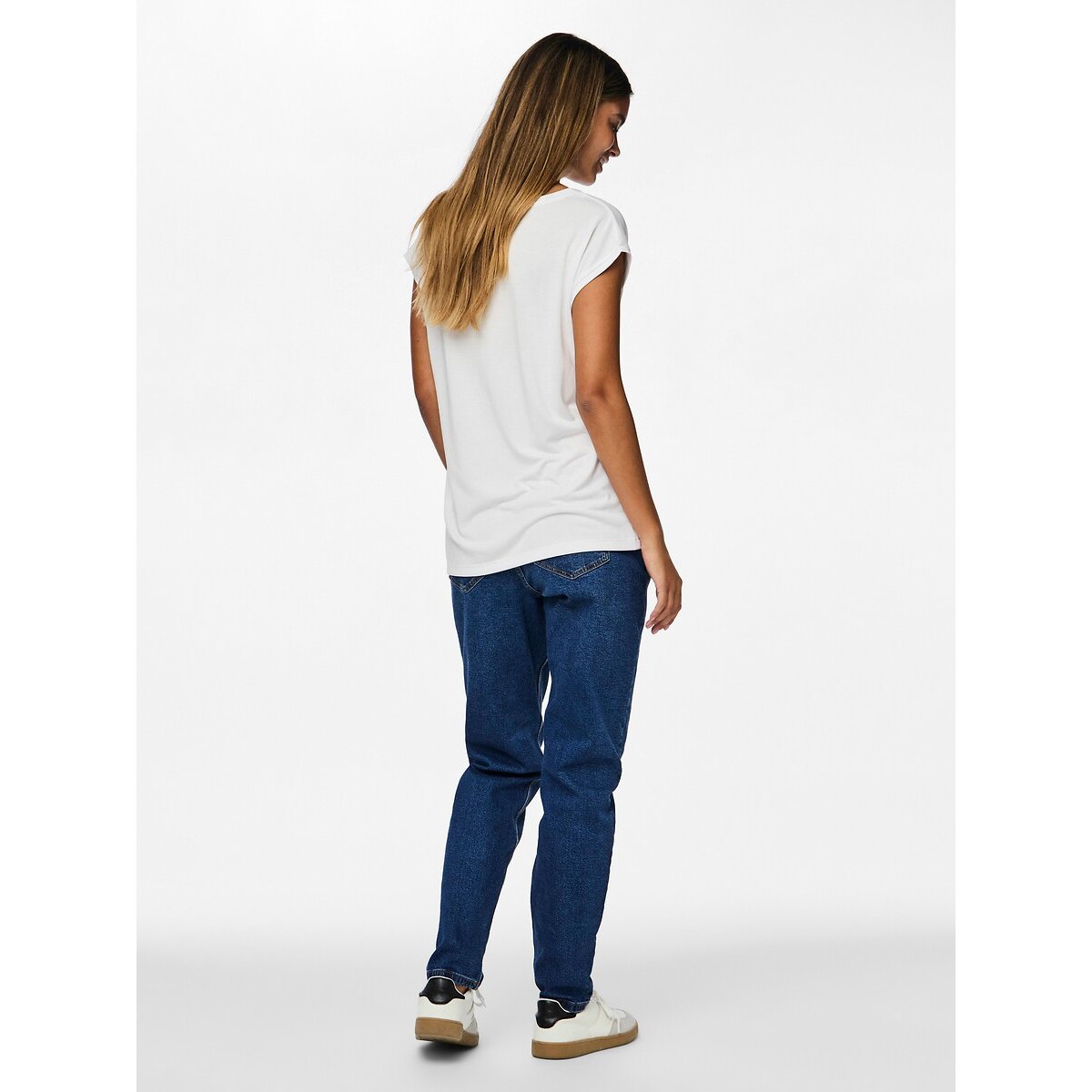 V-Neck T-Shirt white, PIECES